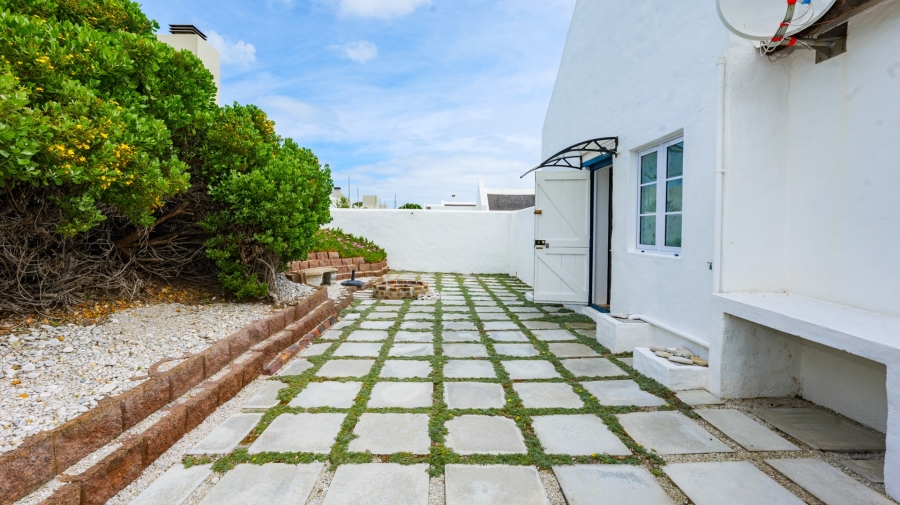 To Let 3 Bedroom Property for Rent in Struisbaai Western Cape